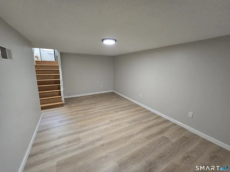 157 S River Rd — Photo 10