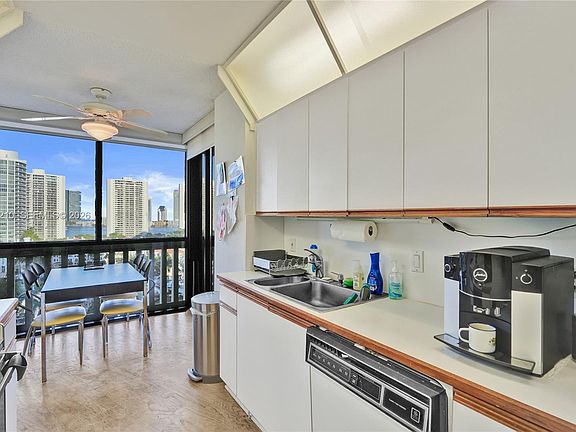 3rd image of 1000 Island Blvd #1608