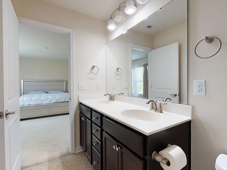8032 Remington Heights Dr — Photo 24