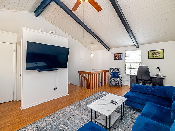 4th image of 552 El Paseo Pl