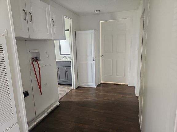 4th image of 18 Red Plum Rd