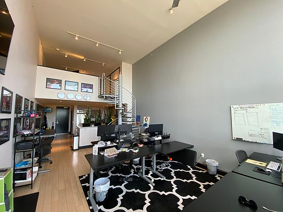 3rd image of 190 King St Penthouse 3
