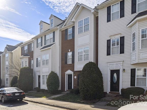 3rd image of 10032 Treeside Ln