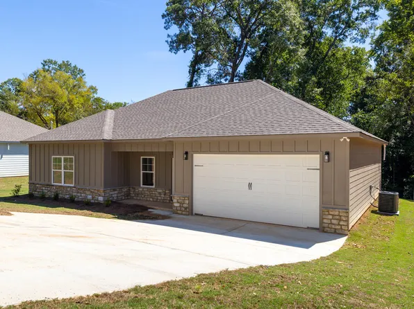 1905 Sandfort Rd, Phenix City, AL 36869