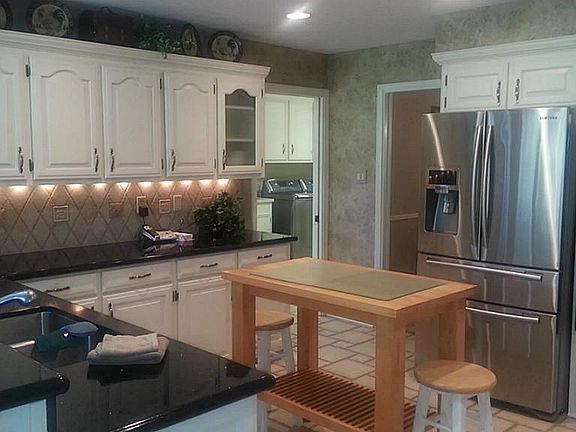 2nd image of 405 Brookhollow Dr