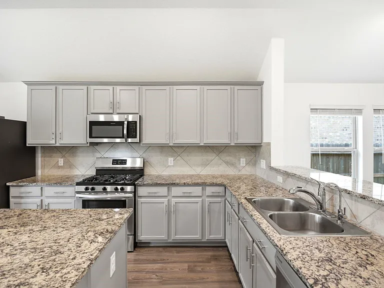 9327 Clearwater Bluff Ln — Photo 7