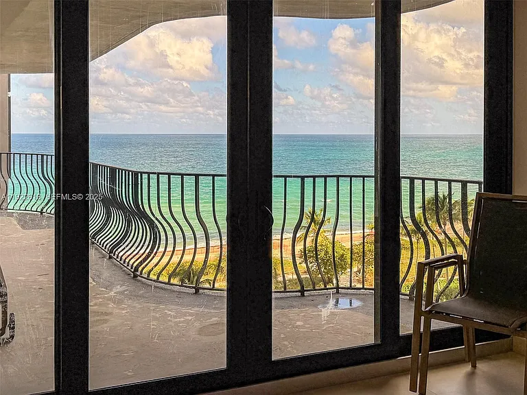 8877 Collins Ave #809 — Photo 35