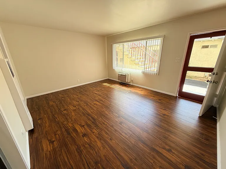 14215 Sylvan St #2 — Photo 7
