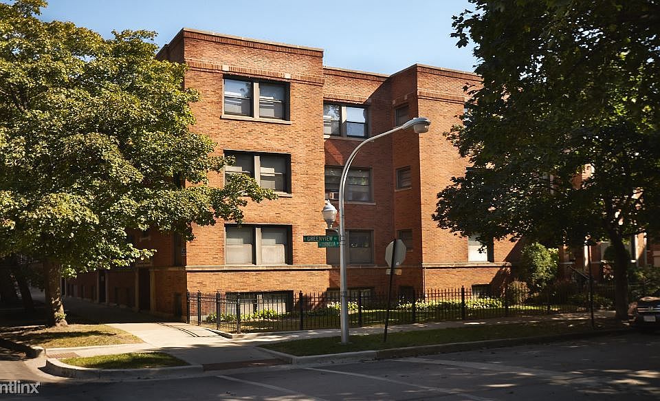 1447 W Cornelia