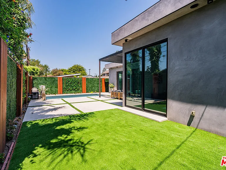 13454 Albers St — Photo 29