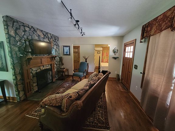 5th image of 809 S Main St #1