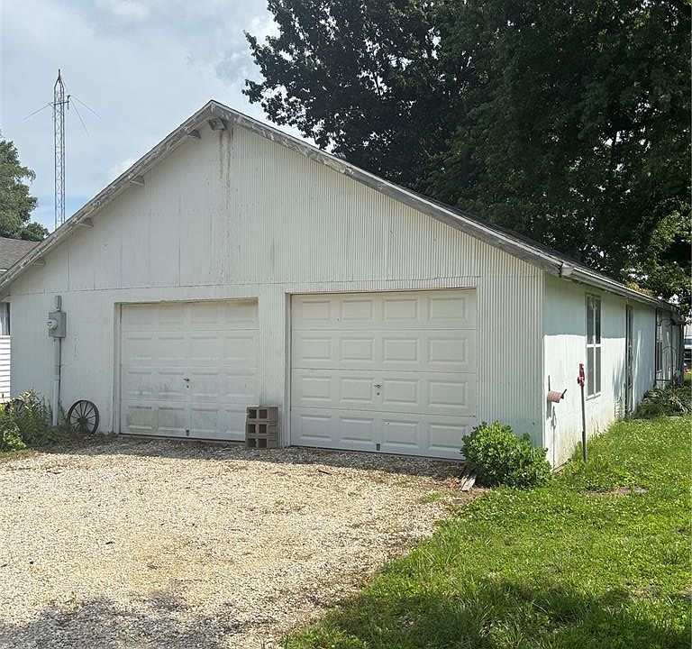 2nd image of 1004 W Taylor St