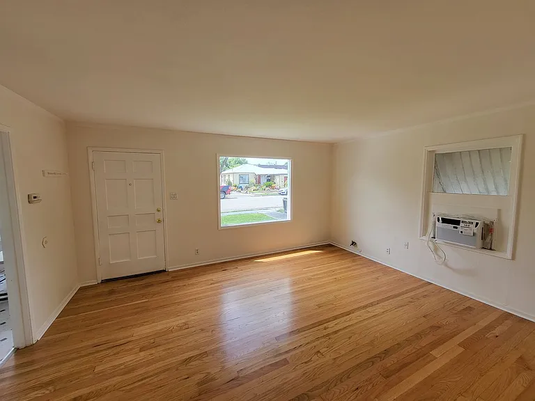 555 W Whittier Ave — Photo 22