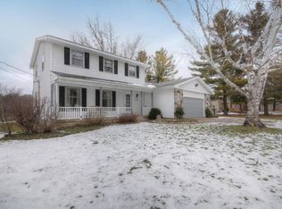 3199 Valley View Dr, Rockford, MI 49341