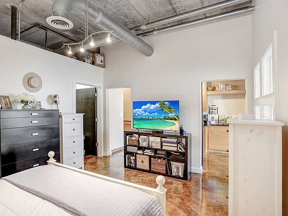 3rd image of 175 2nd St S APT 1014