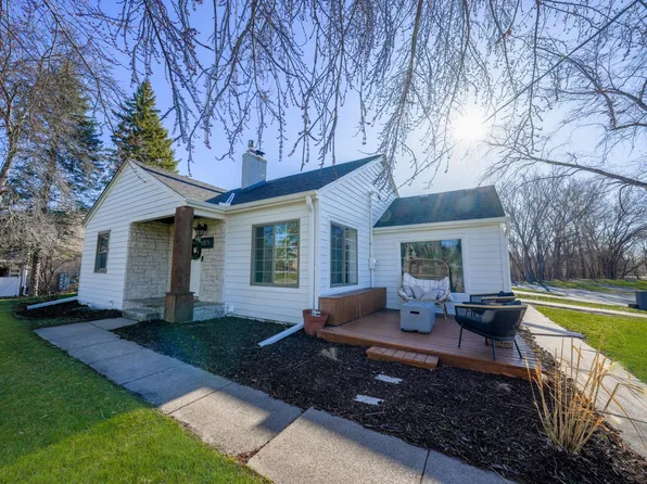 10875 S Shore Dr, Minneapolis, MN 55441