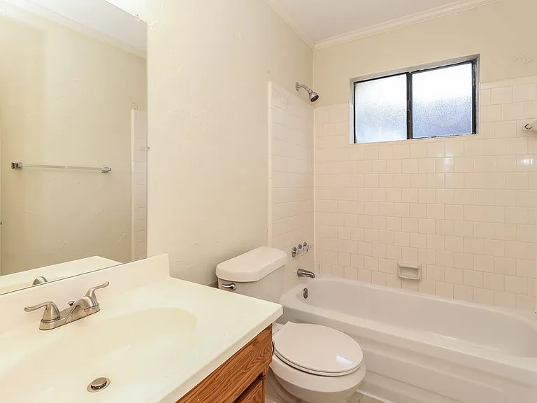 84 Fallshire Dr — Photo 15