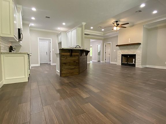 5th image of 1604 Evangeline Ln