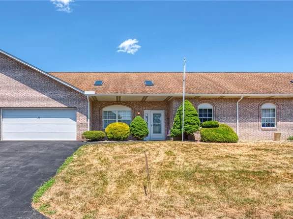 2750 Iowa Dr APT 22, New Kensington, PA 15068