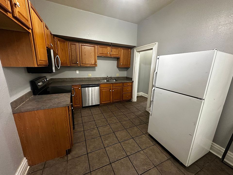 1st image of 1018 Olive St