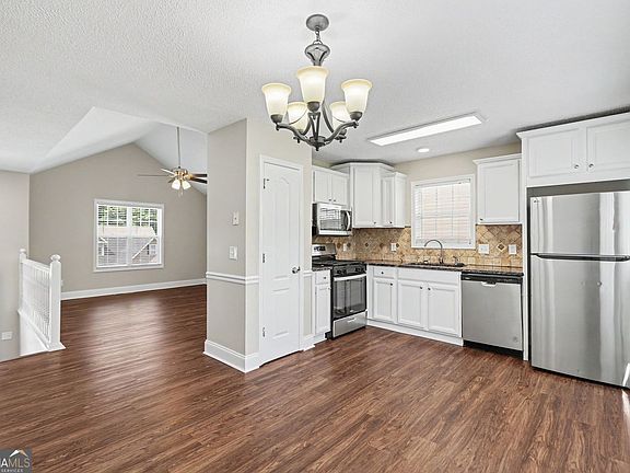 5th image of 387 Moreland Cir