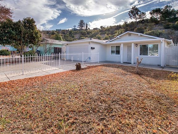 3rd image of 462 Harmony Ln