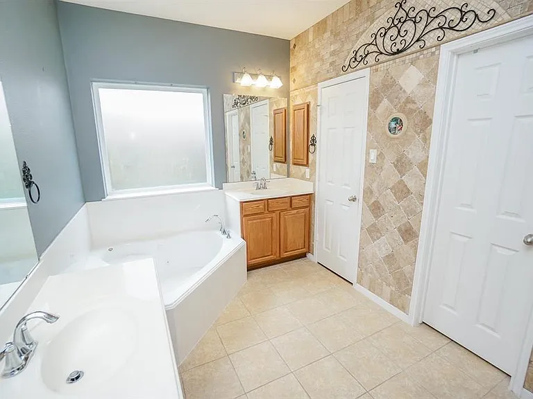 3211 London Ln — Photo 13