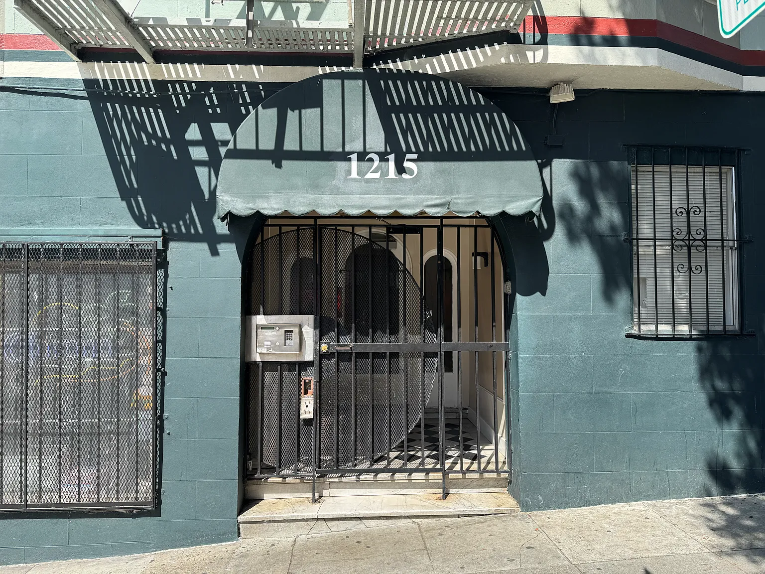 1215 Laguna Street — Photo 2