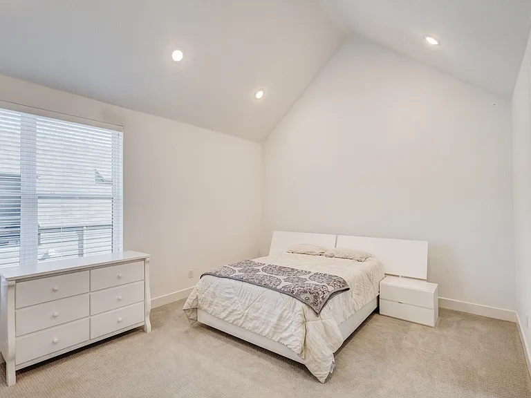 114 E Chester Ct — Photo 20