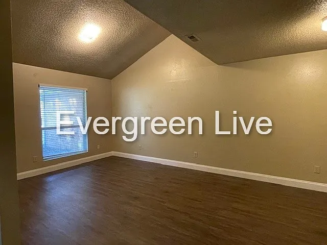 202 Barrow Ct — Photo 6