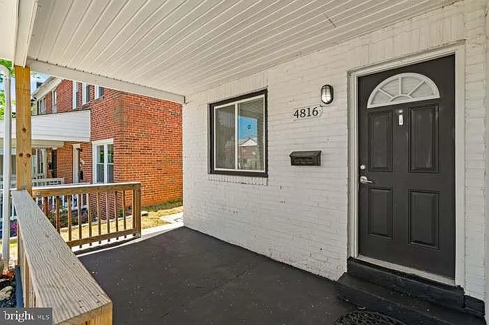 3 bed, 2.0 bath, 1900 sqft, $2,200 — Photo 2