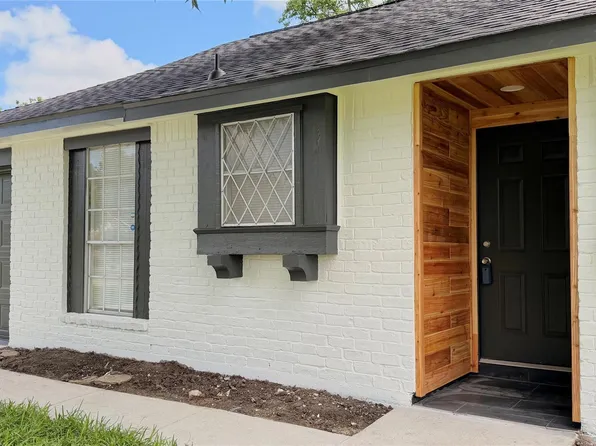 12010 Flushing Meadows Dr, Houston, TX 77089