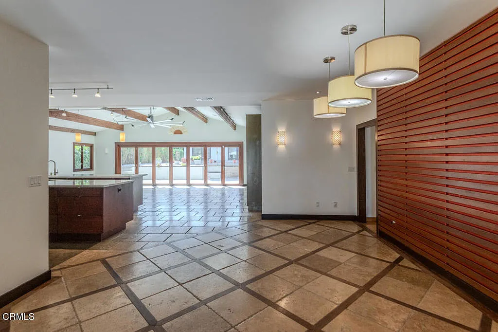 7 bed, 5.5 bath, 4367 sqft, $17,000 — Photo 3