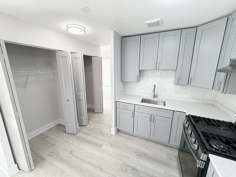 8352 W Catherine Ave #525 — Photo 11