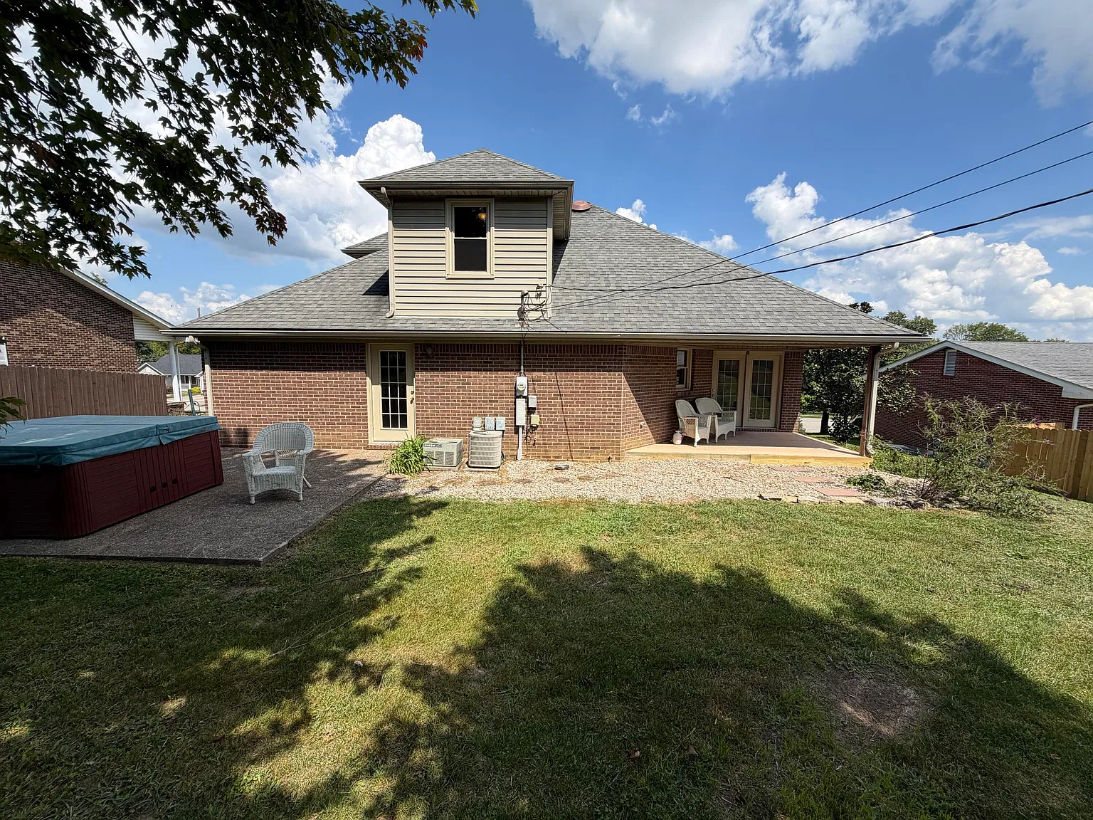 3 bed, 2.0 bath, 1846 sqft, $2,000 — Photo 3