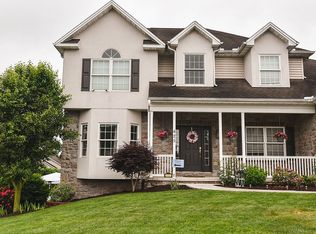 425 Woodland Dr, Dillsburg, PA 17019