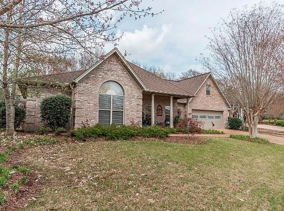3rd image of 104 Huntington Dr