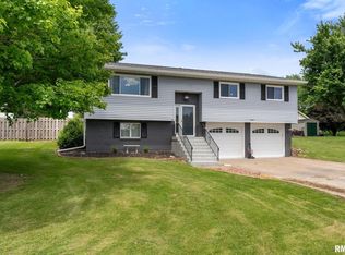 1409 10th Ave, Viola, IL 61486