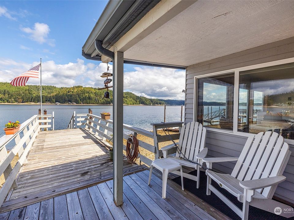 A perfect affordable waterfront vacation or retirement one level home While the home is 822 Sq feet, one bedroom, 3/4 bath the layout provides a tremendous amount of living area. Plenty of room in the living room to put in 2 sleeper sofas!>