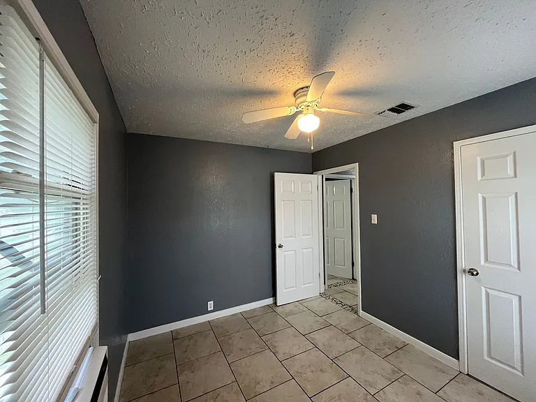 4961 Monitor St — Photo 9
