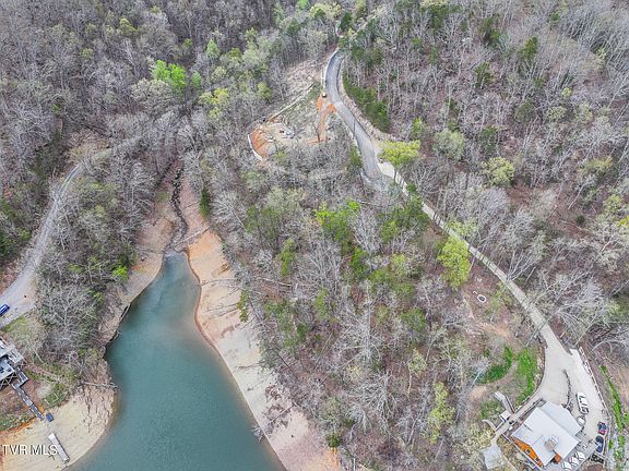 5th image of 860 Wilderness Dr