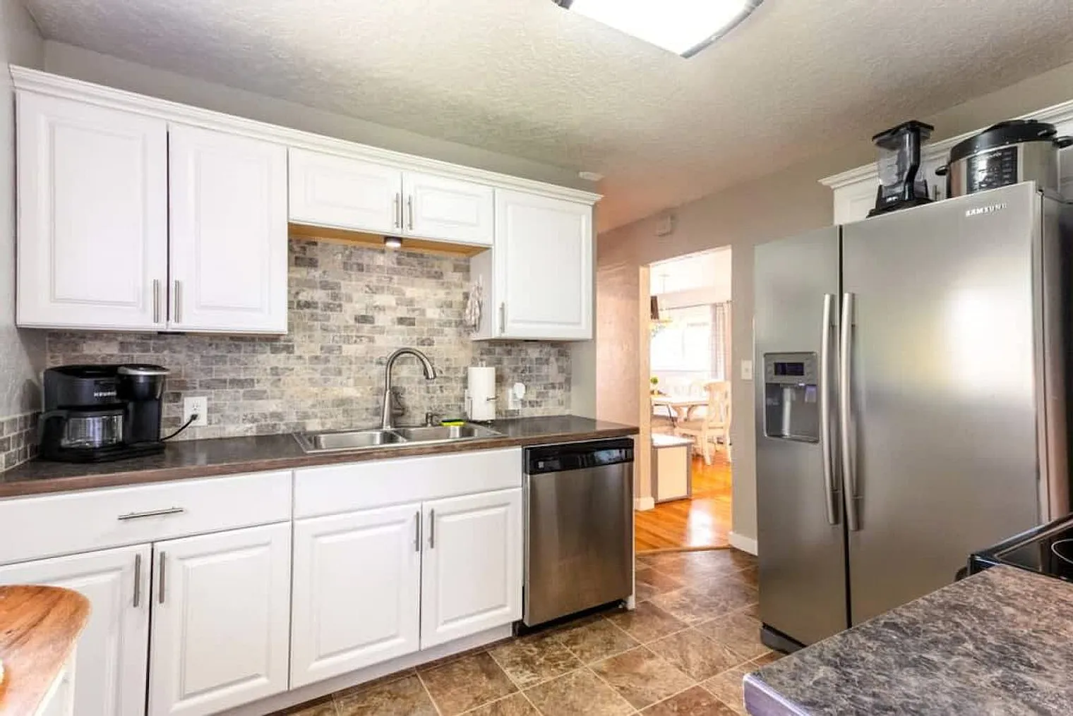 3 bed, 1.0 bath, 1291 sqft, $3,938 — Photo 3