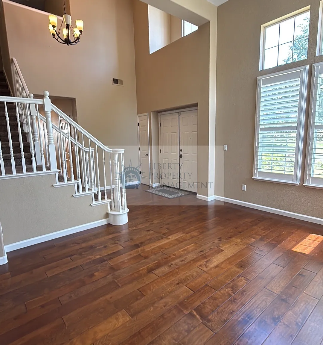 3 bed, 1927 sqft, $2,795 — Photo 2