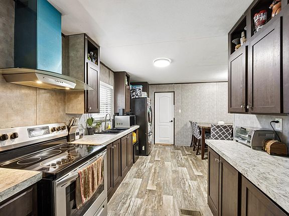 3rd image of 214 Arthur St