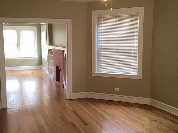 4th image of 2513 W Gunnison St #2