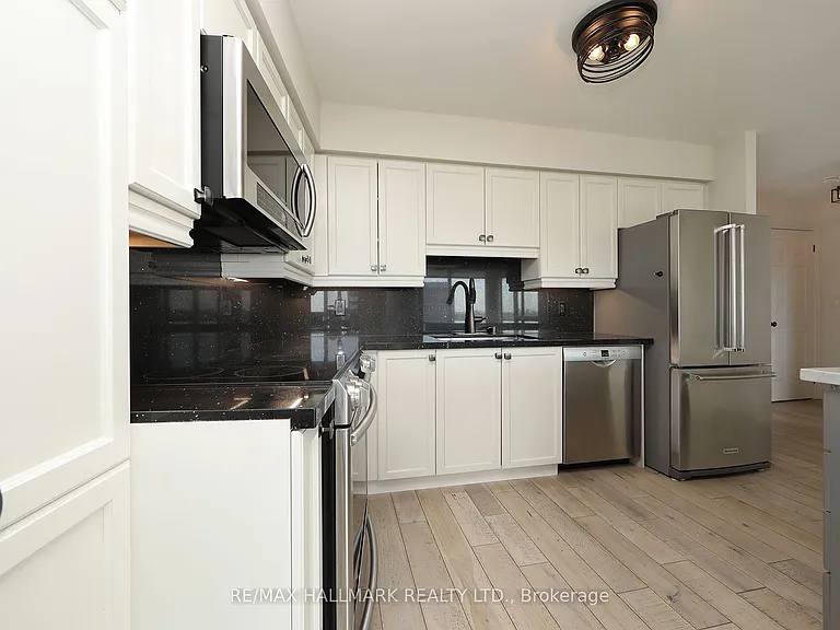 18 Valley Woods Rd #Penthouse 206 — Photo 11