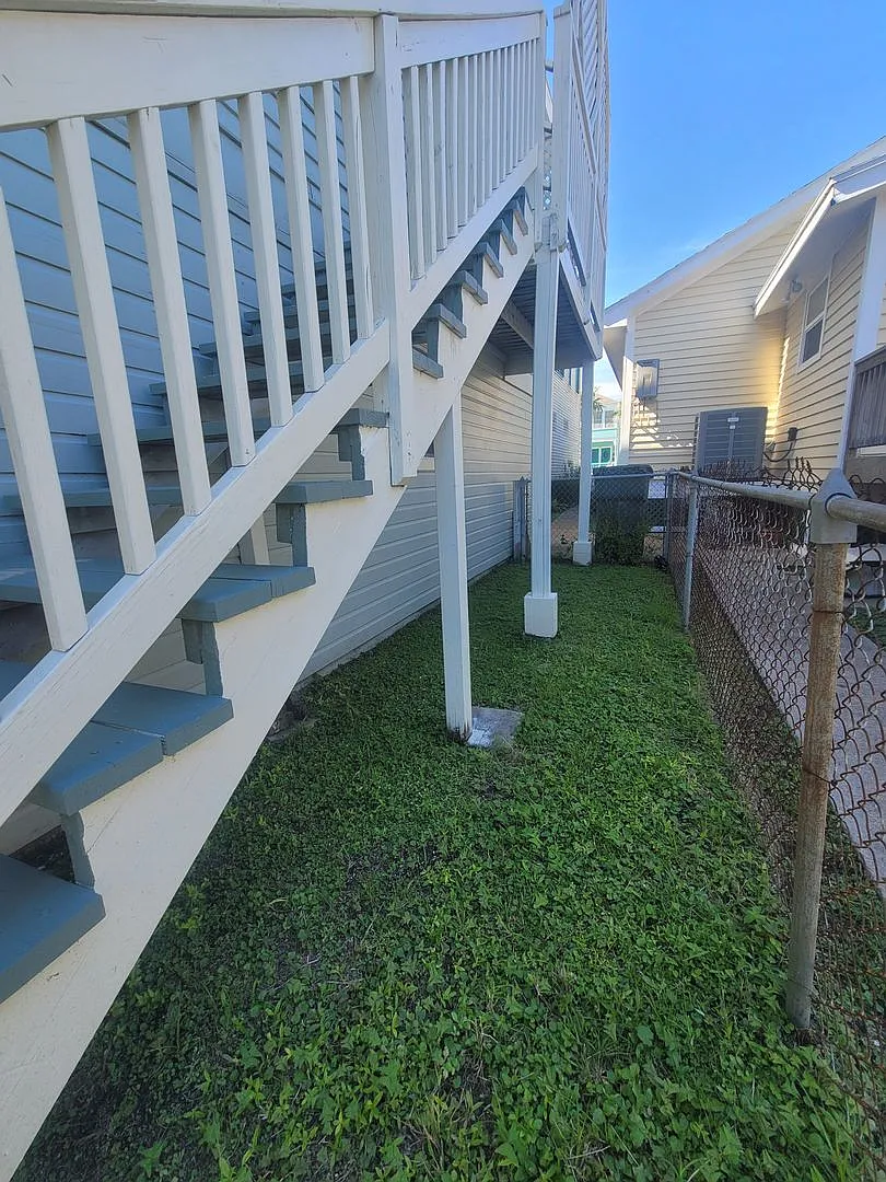 East End Upstairs 2 Bedroom Cottage — Photo 4