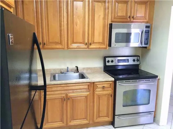 3660 NE 166th St APT 301, North Miami Beach, FL 33160