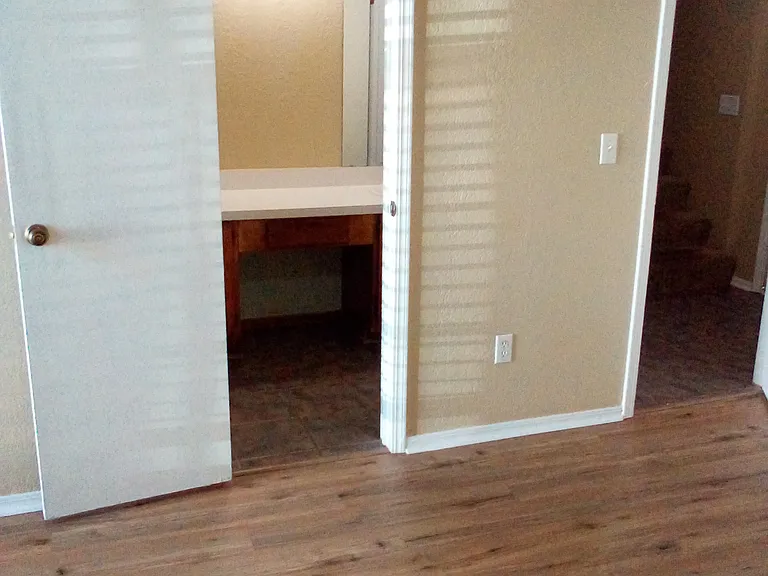 8744 N Rockwell Dr — Photo 14
