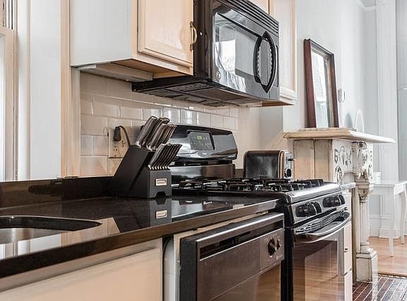 4th image of 1630 N La Salle Dr Unit 2